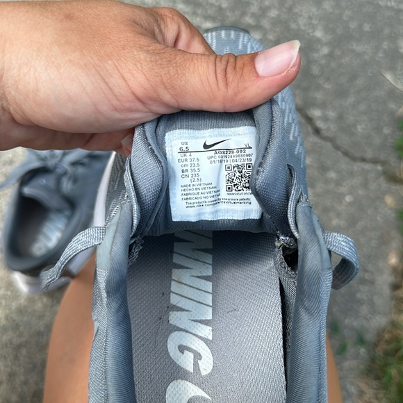NIKE Women’s Running Shoes - Picture 4 of 4